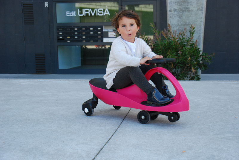 El correpasillos sin pilas y sin pedales de Didicar es el juguete ideal para regalar tanto a niñas como a niños. Porque divertirse no es sólo cosa de niños. Escoge tu Didicar y empieza a disfrutar.